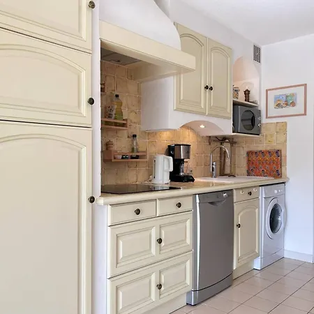 - 4 Pers, Piscine, Terrasse, Proche Au Lavandou - Fr-1-251-556 Apartment